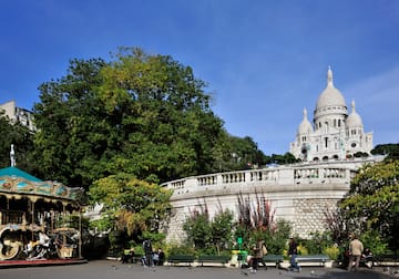 a group of people walking on benches in front of a building
