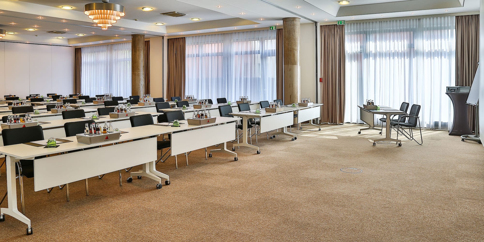 a room with many tables and chairs