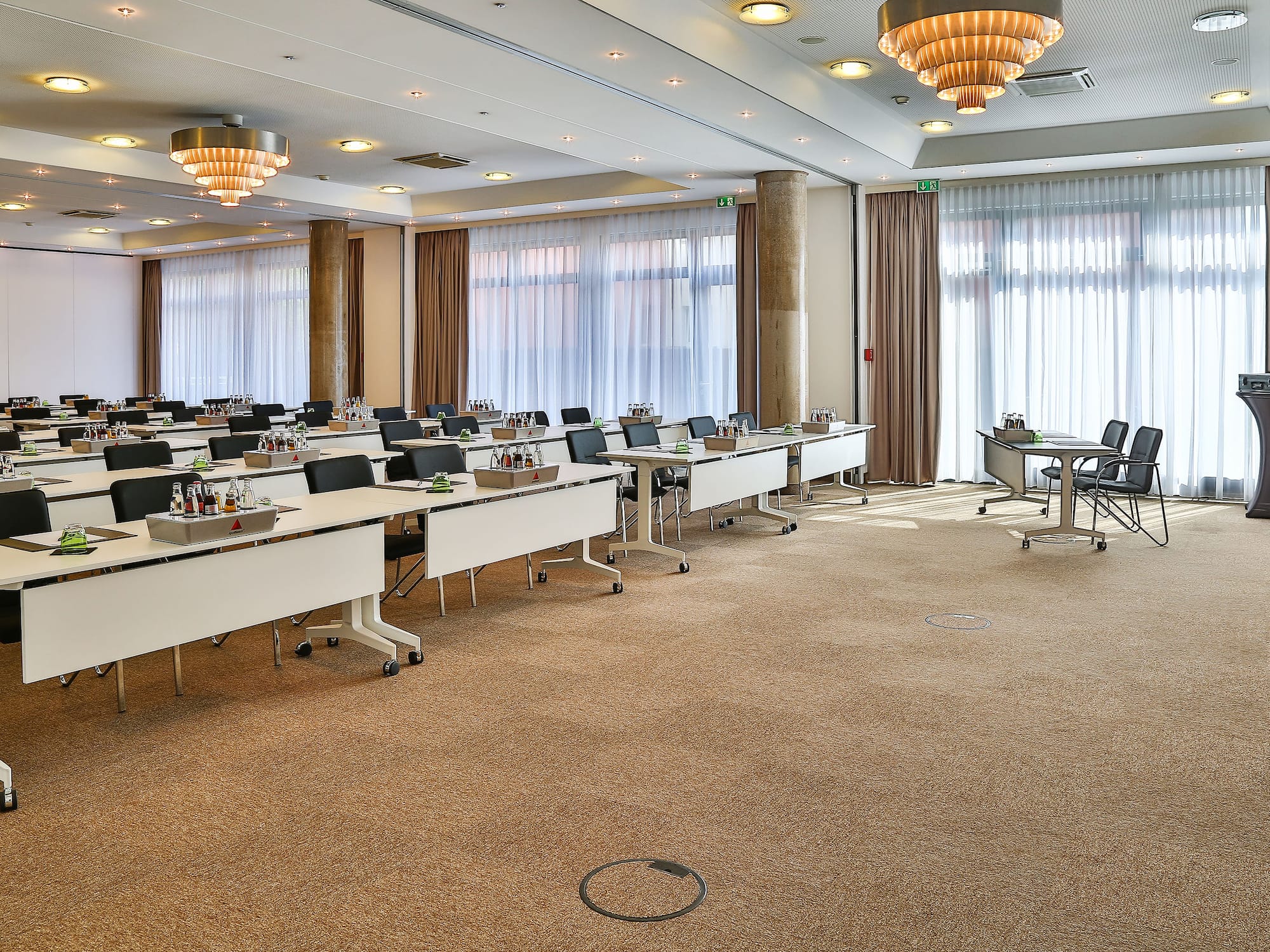 a room with many tables and chairs