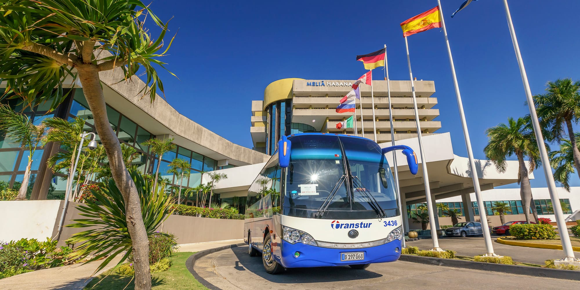 a bus parked in front of a building