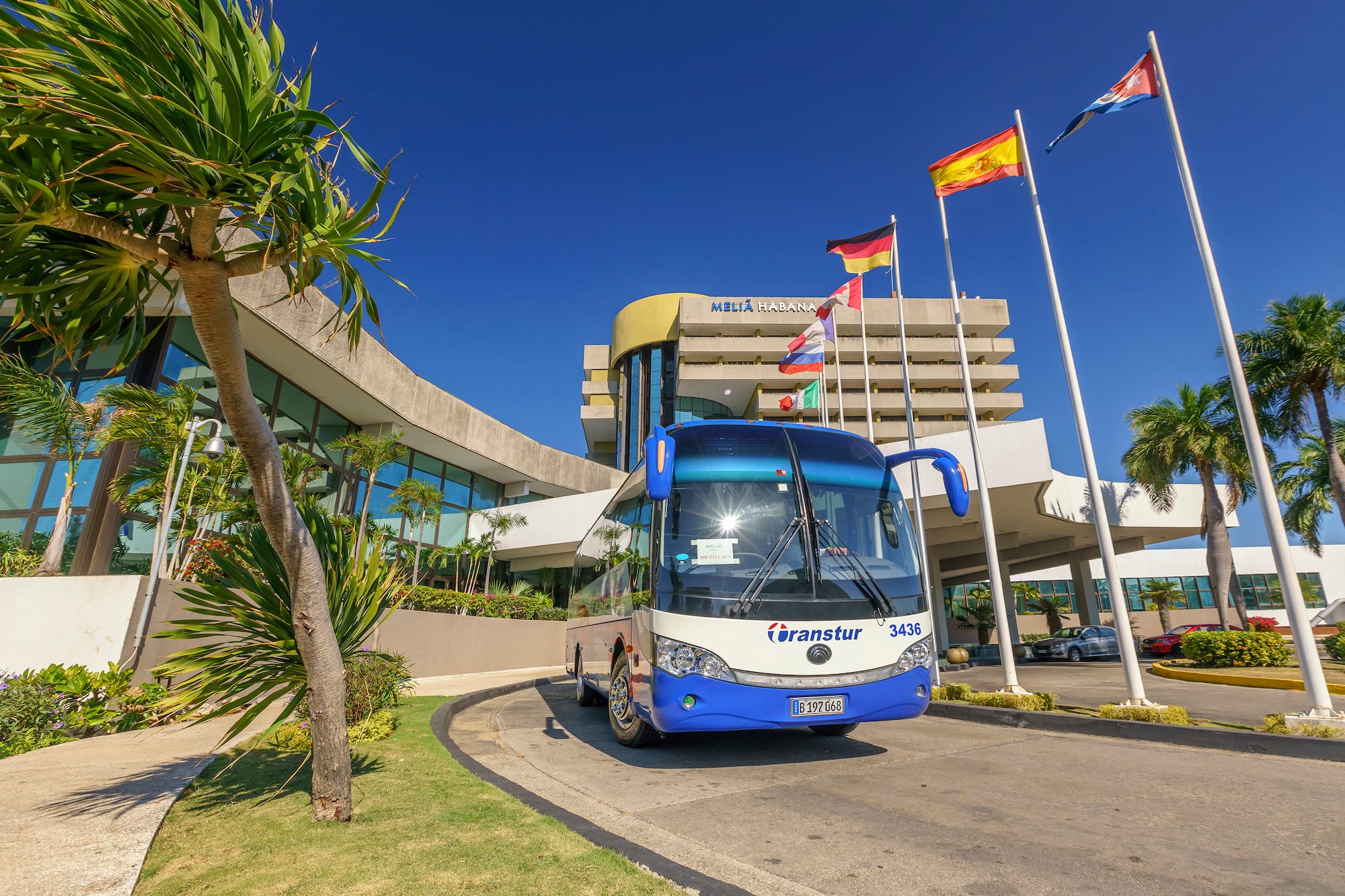 a bus parked in front of a building