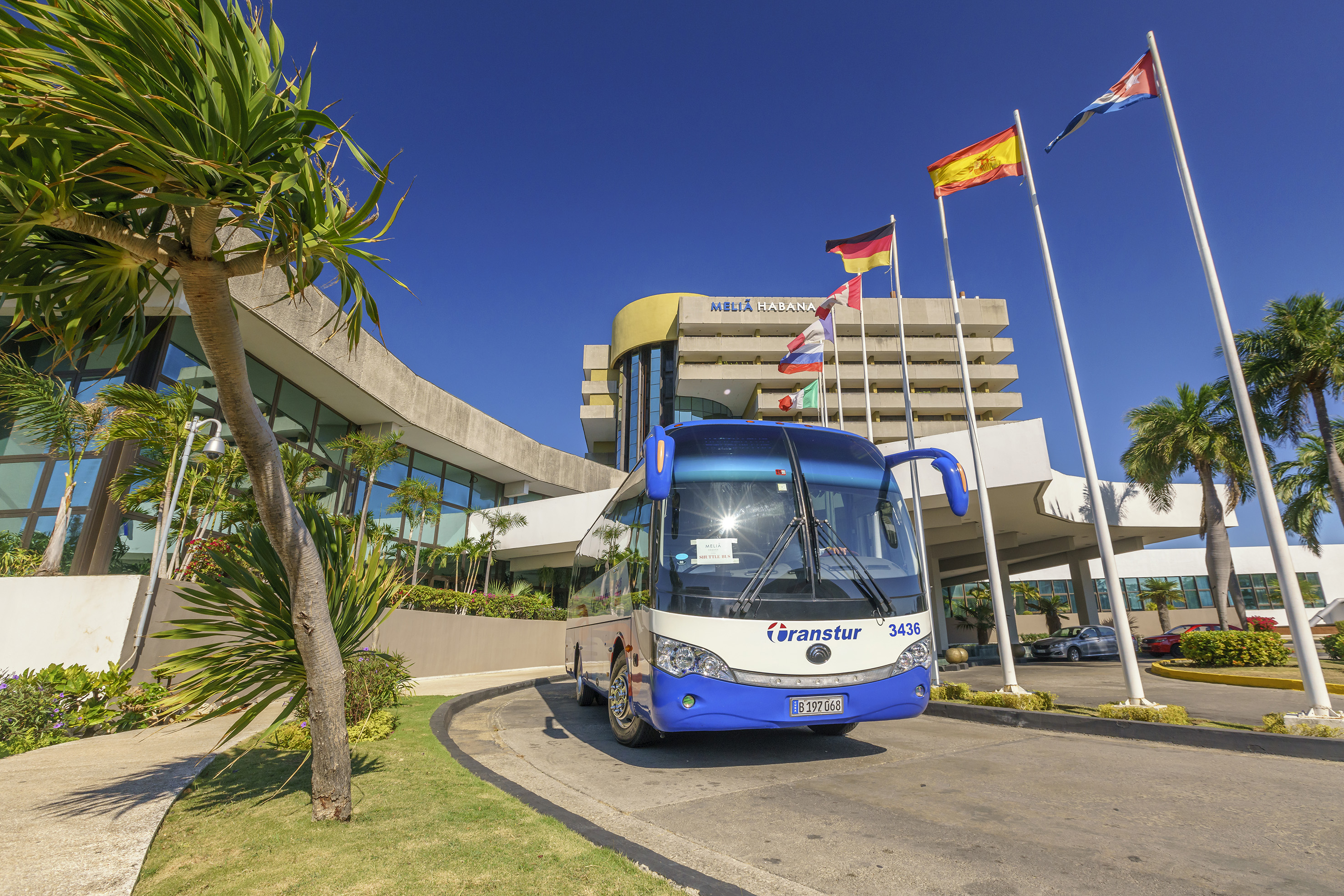a bus parked in front of a building