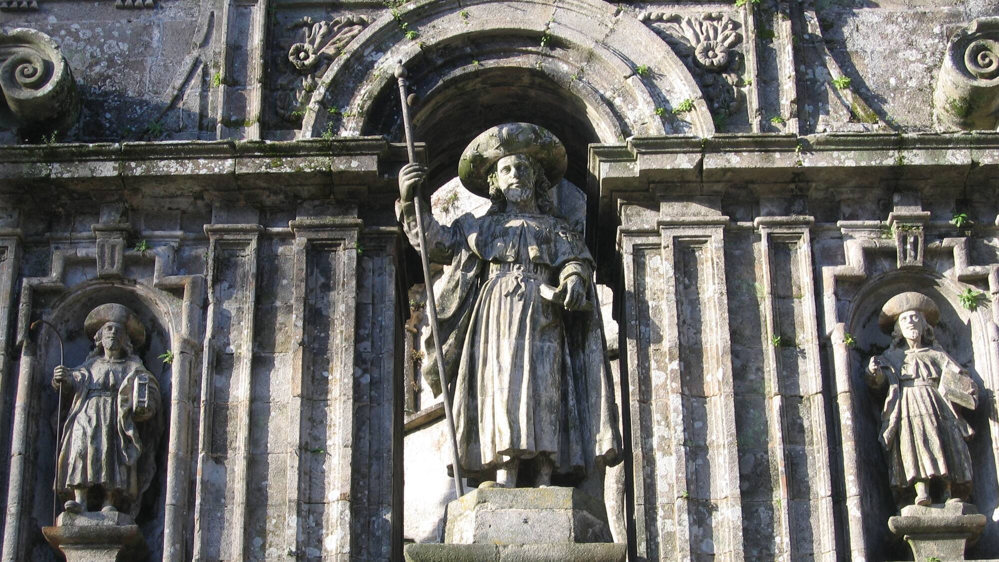 a statue of a man in a hat