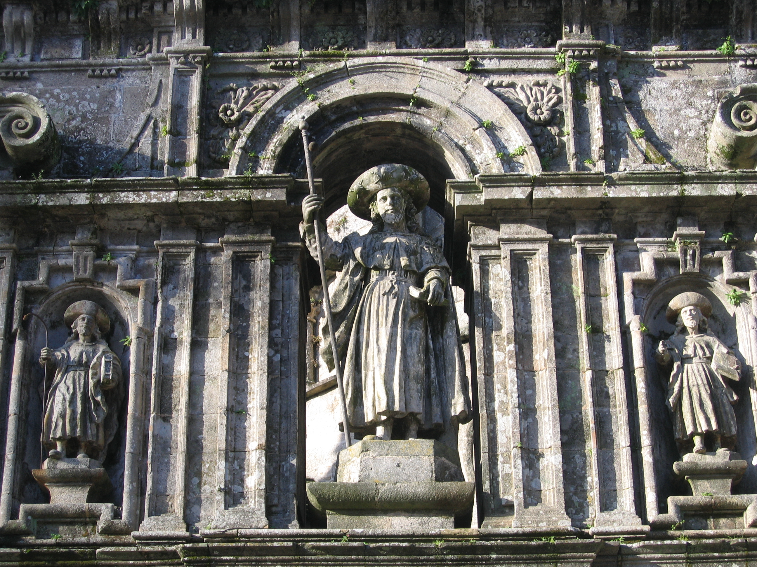 a statue of a man in a hat