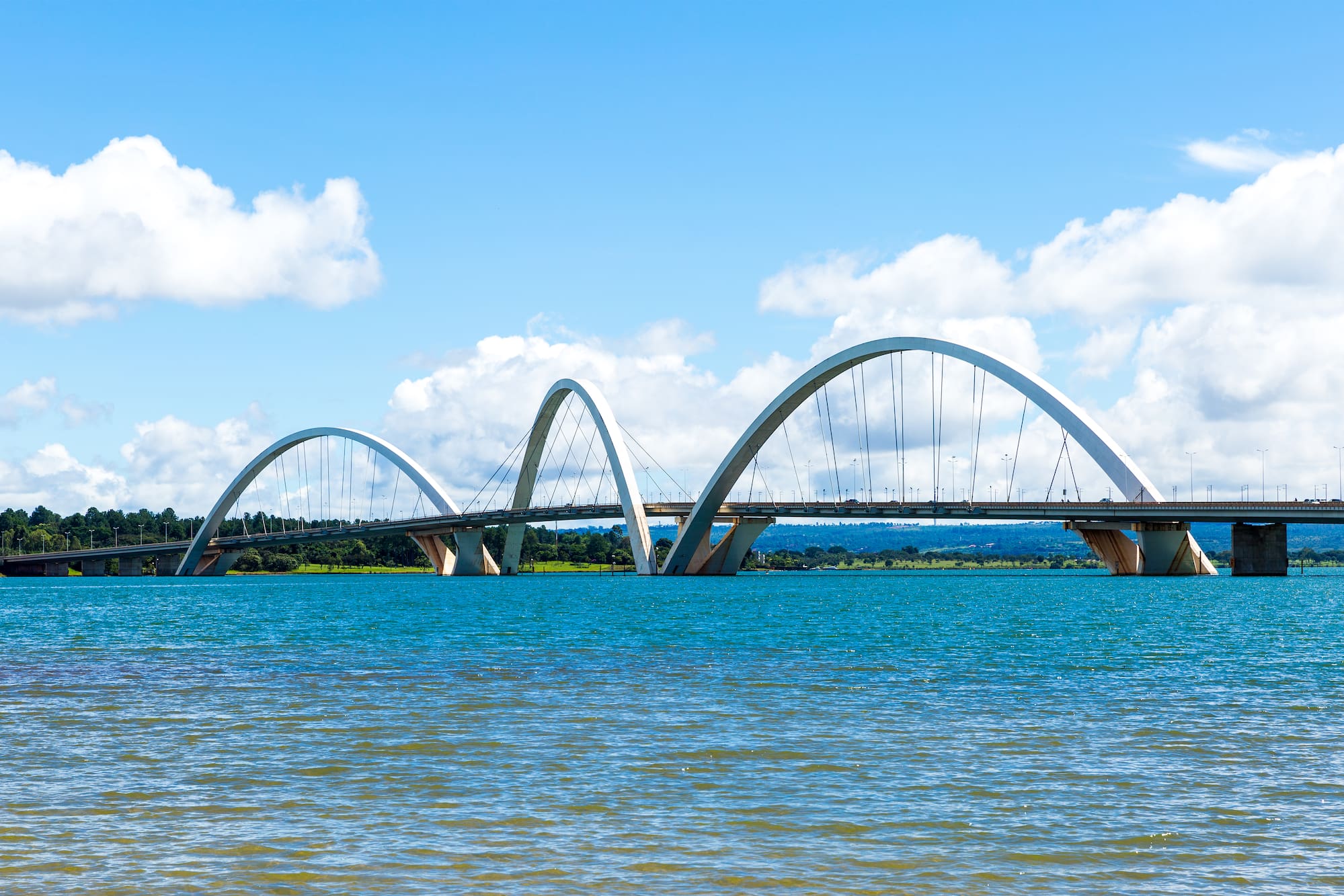 Juscelino Kubitschek bridge over water with a curved bridge