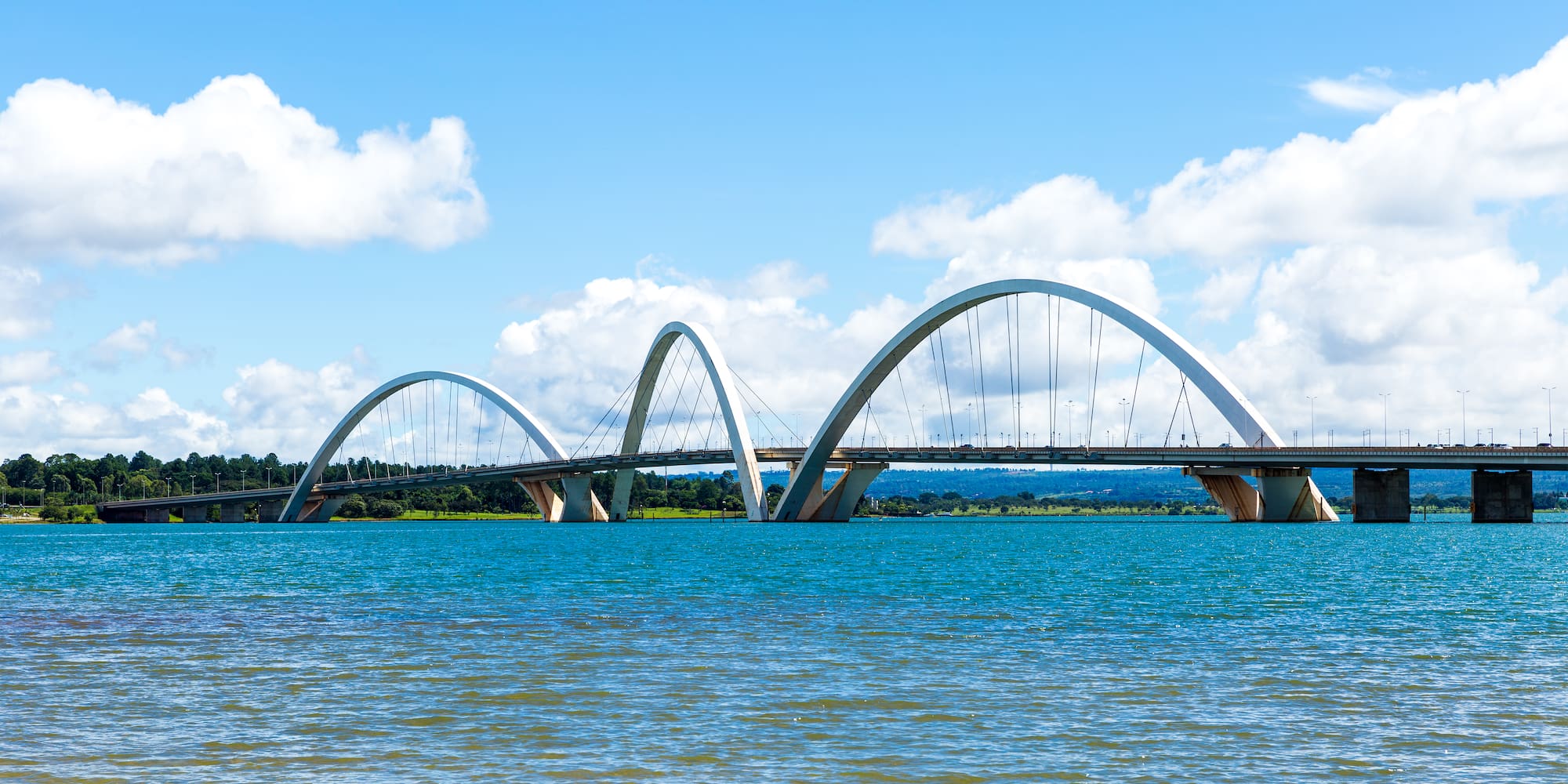 Juscelino Kubitschek bridge over water with a curved bridge