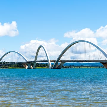 Juscelino Kubitschek bridge over water with a curved bridge