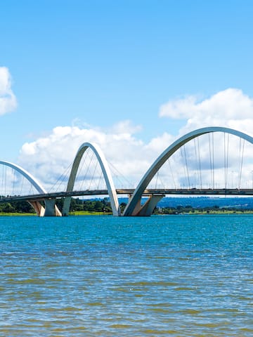 Juscelino Kubitschek bridge over water with a curved bridge