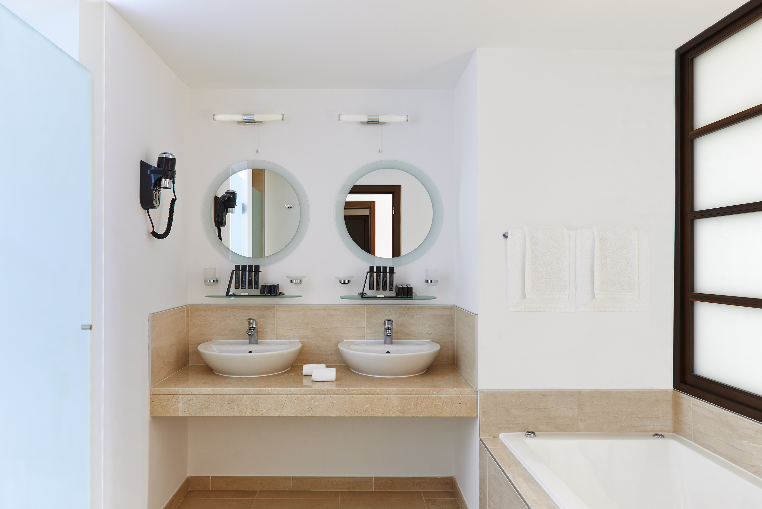 a bathroom with two sinks and a bathtub