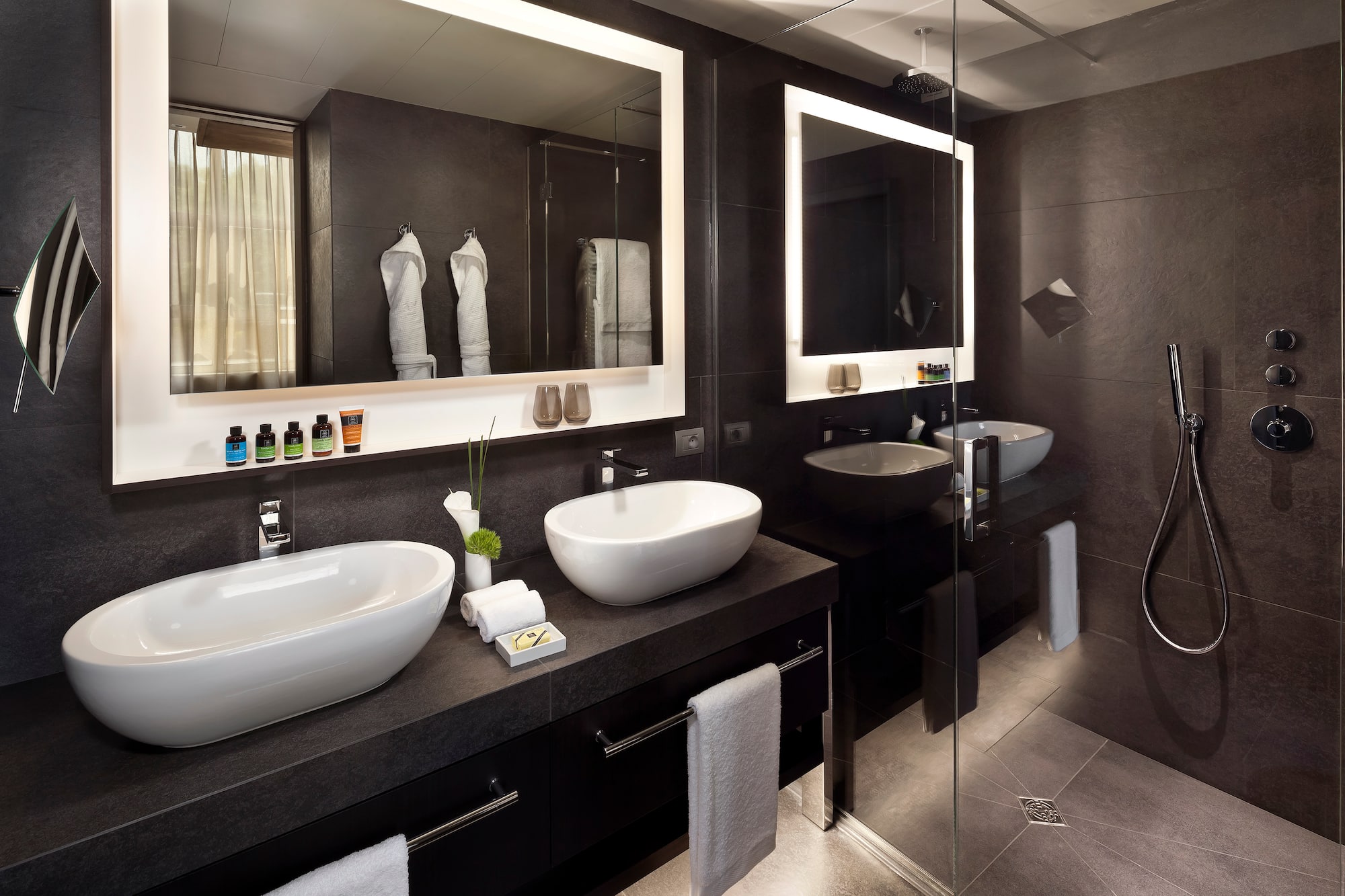 a bathroom with two sinks and a mirror