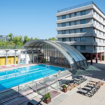 a swimming pool next to a building