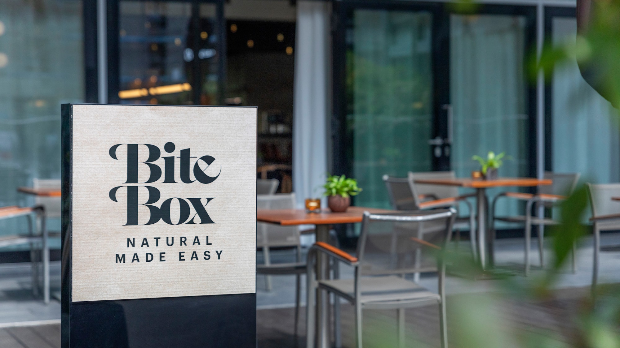 a sign outside of a restaurant