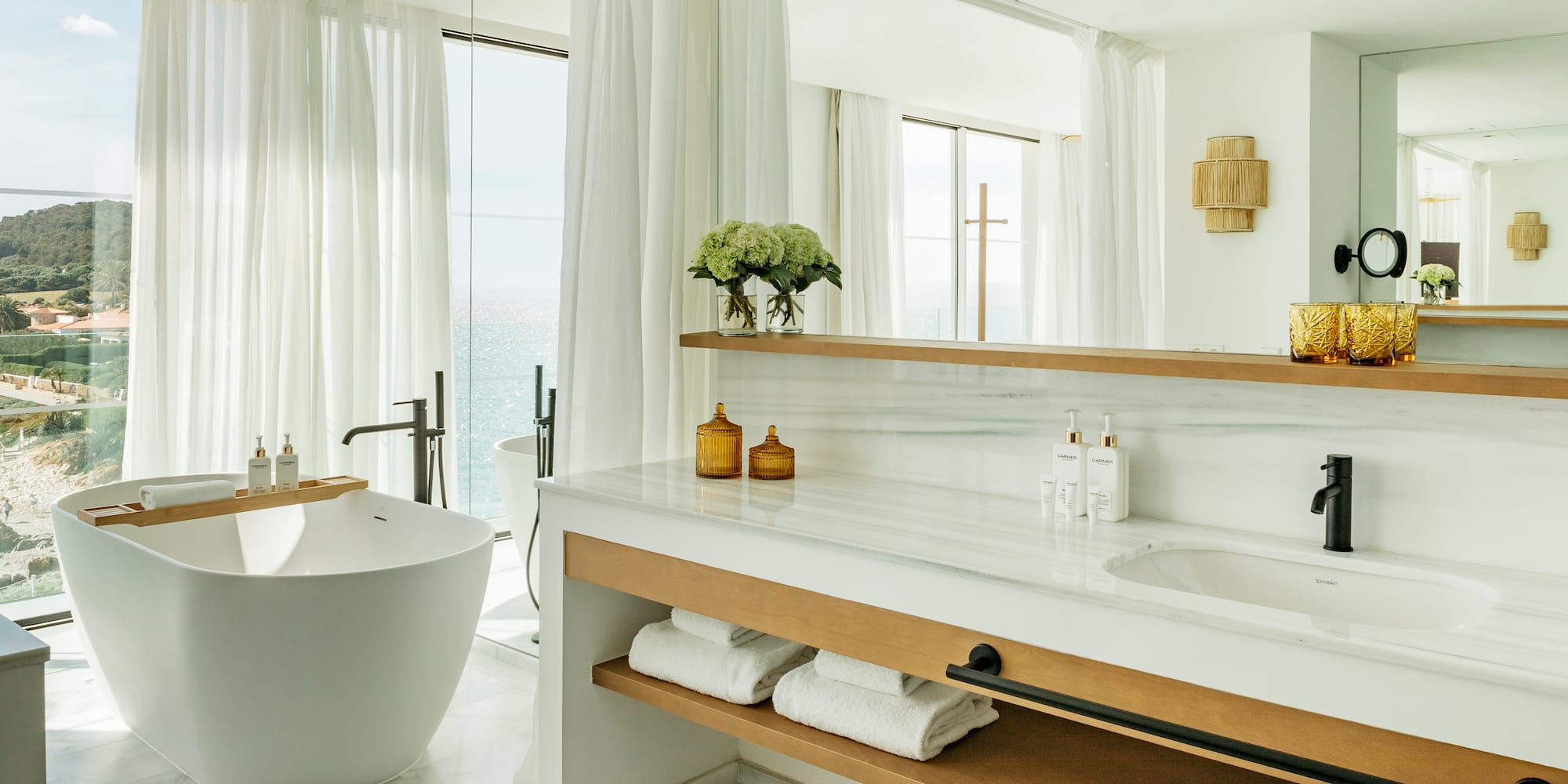 a bathroom with a tub and a bathtub