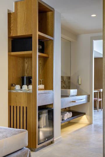 a bathroom with a sink and a mirror.