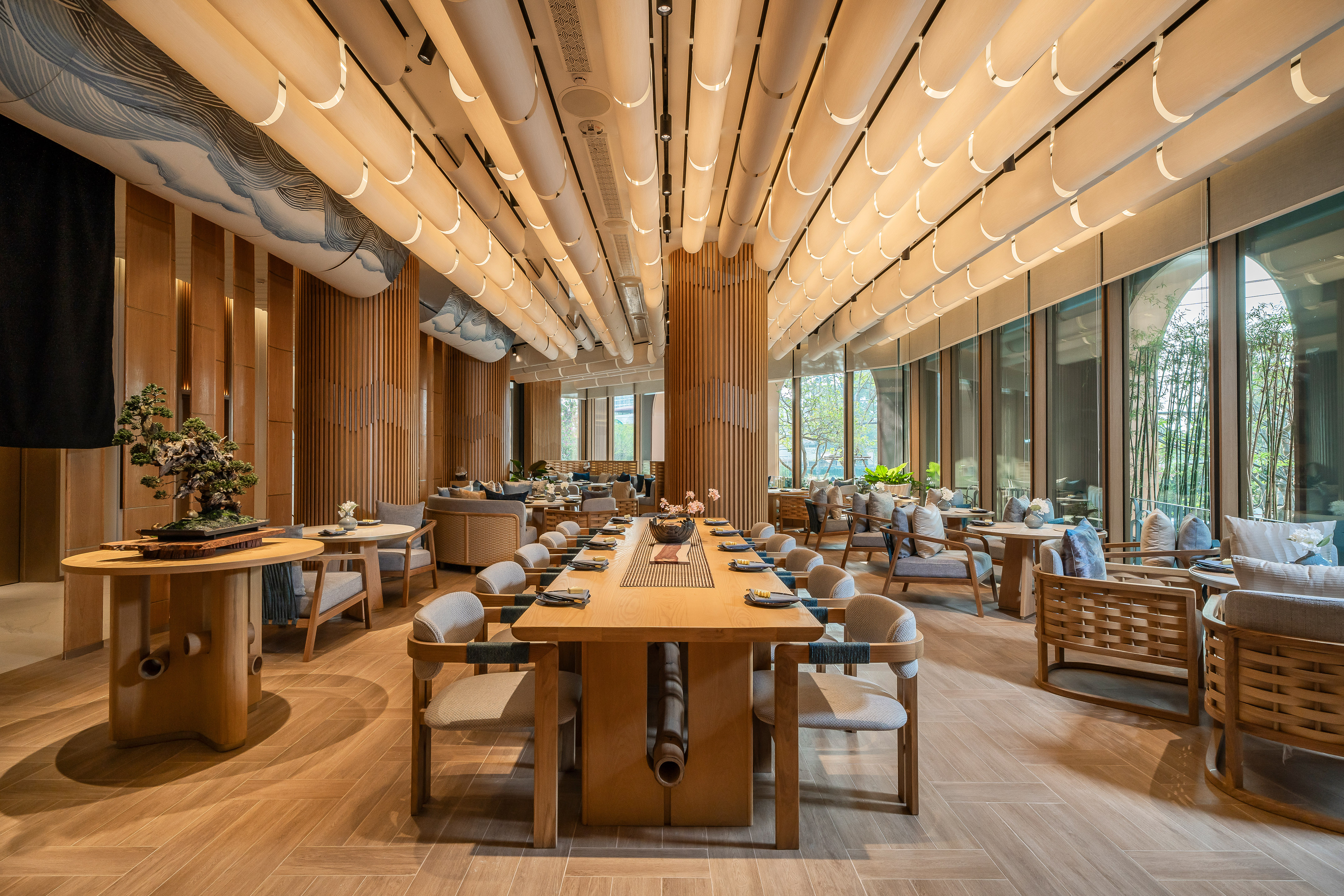 Modern wood restaurant interior with custom ceiling design and large windows. - DEN, Ẩm thực Nhật Bản - Meliá Pattaya Hotel, Pattaya