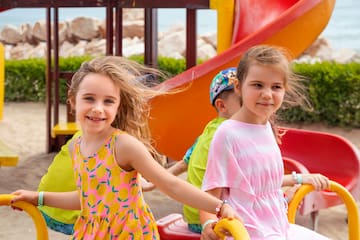 um grupo de miúdos num parque