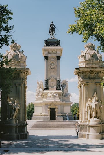 a statue of a man on a horse with a sword on top of a column