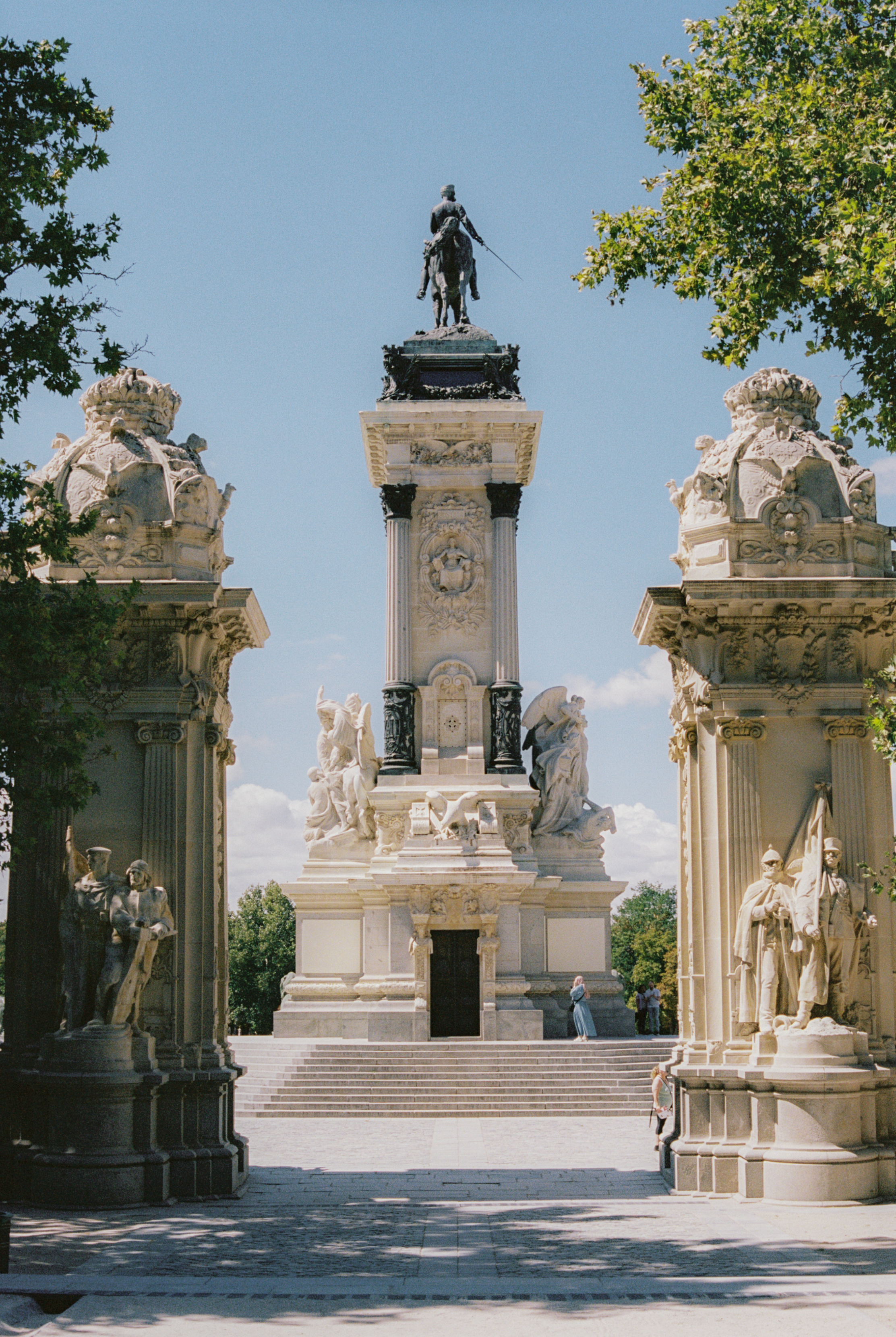 a statue of a man on a horse with a sword on top of a column