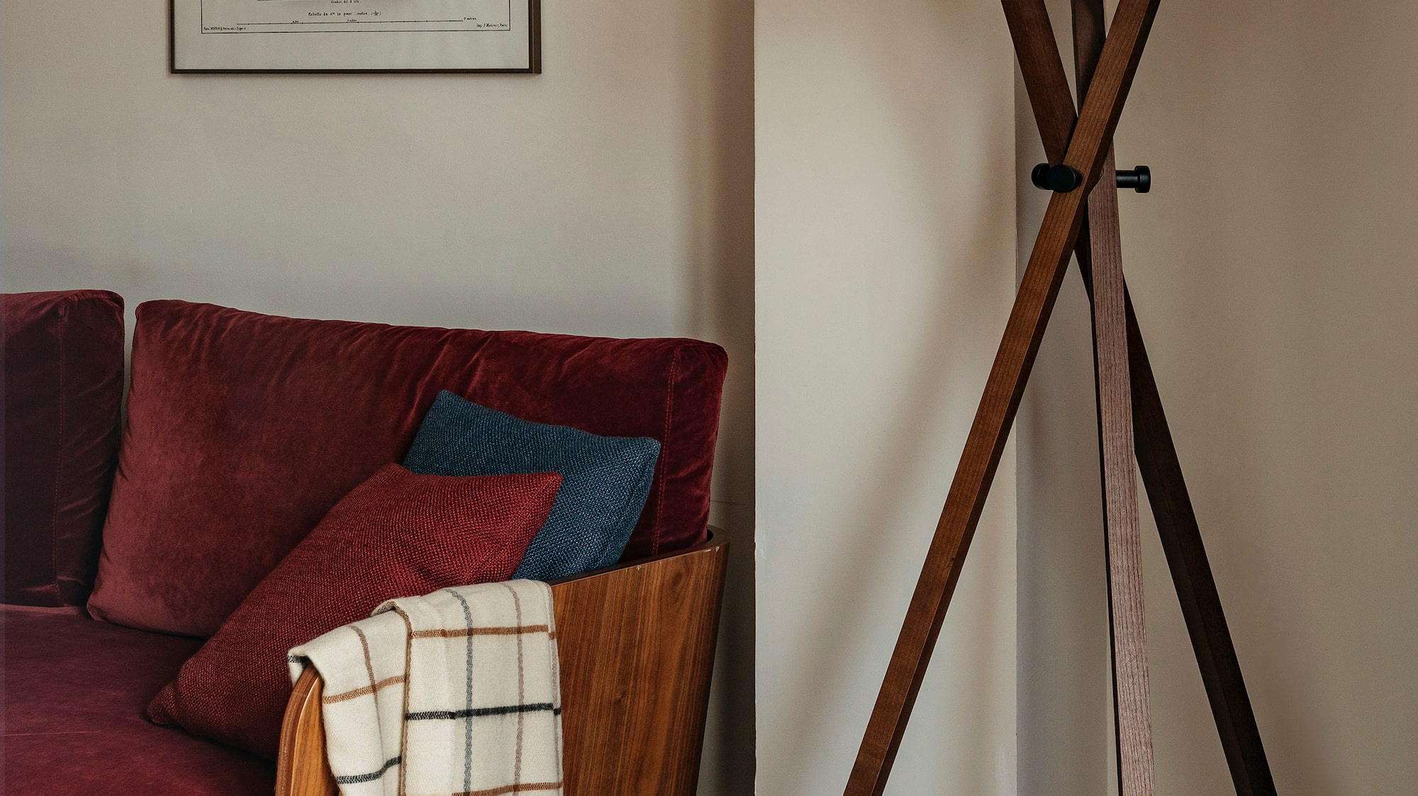 a lamp next to a bag