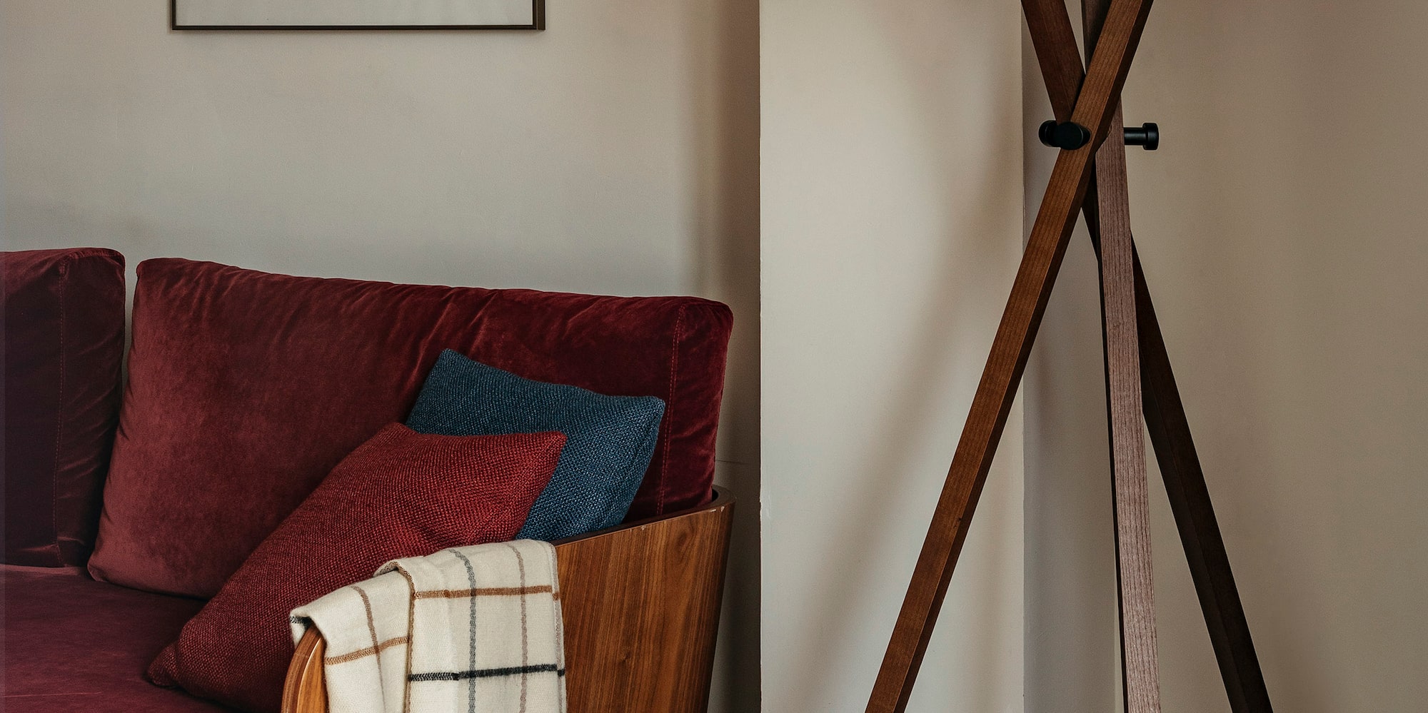 a lamp next to a bag