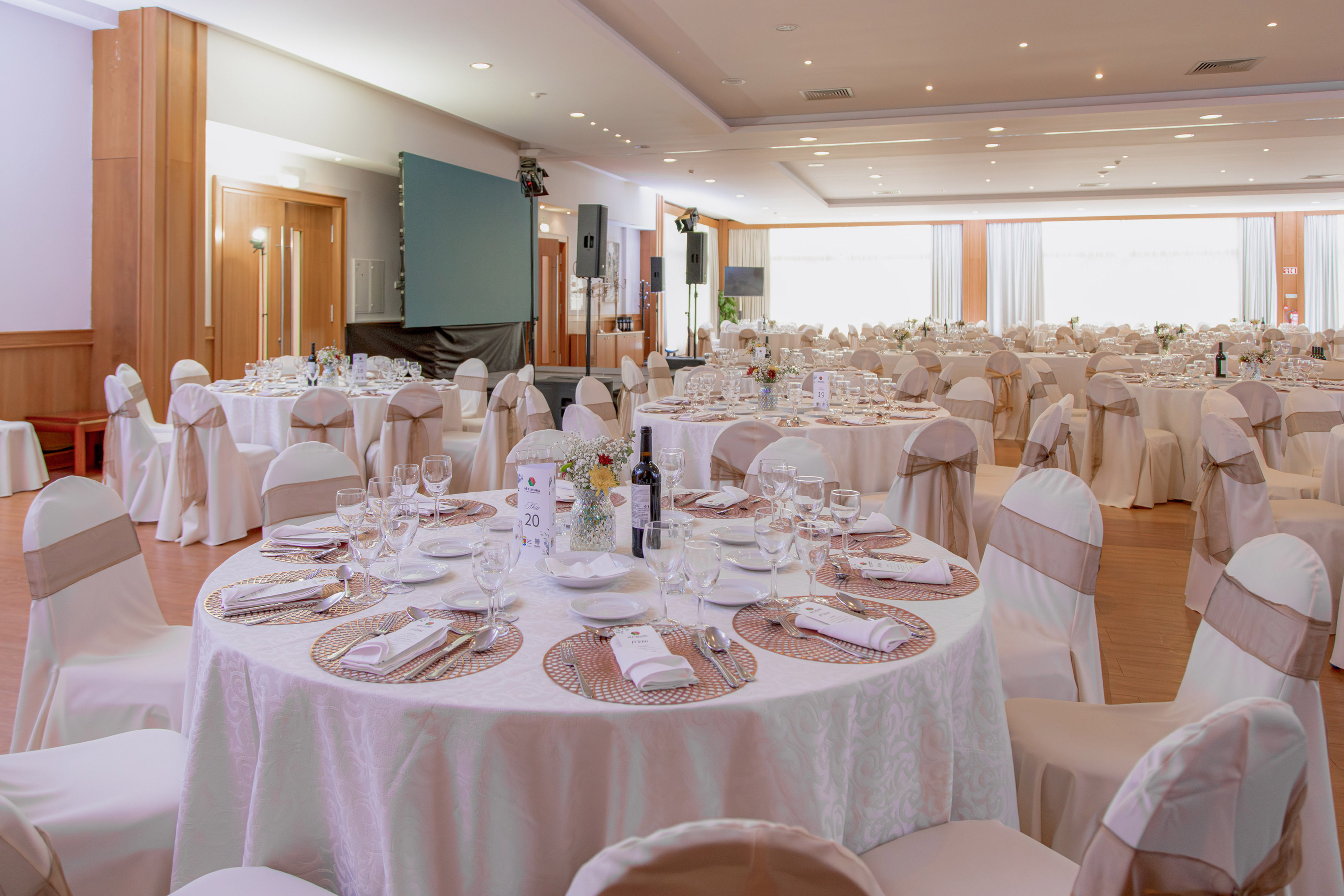 Elegant ballroom with round tables set for a banquet or wedding reception.