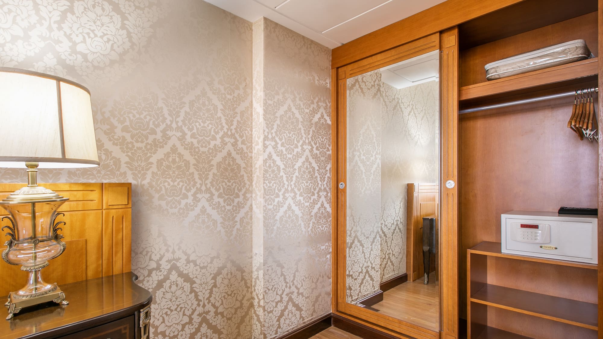 a room with a mirror and a dresser