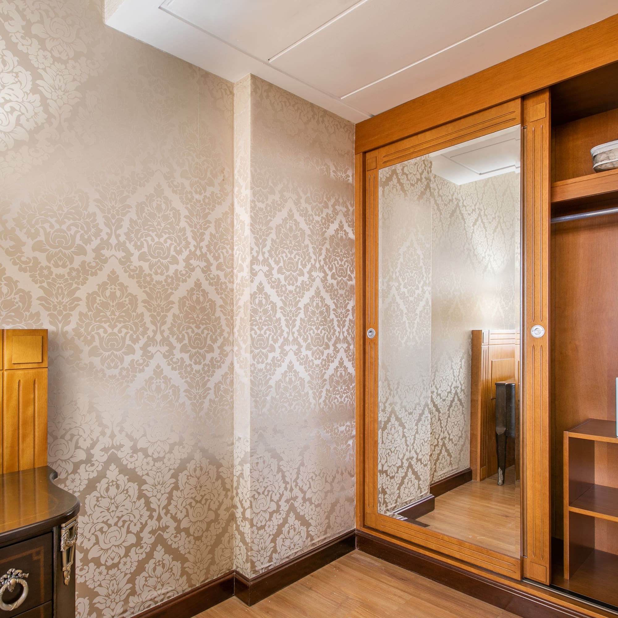 a room with a mirror and a dresser