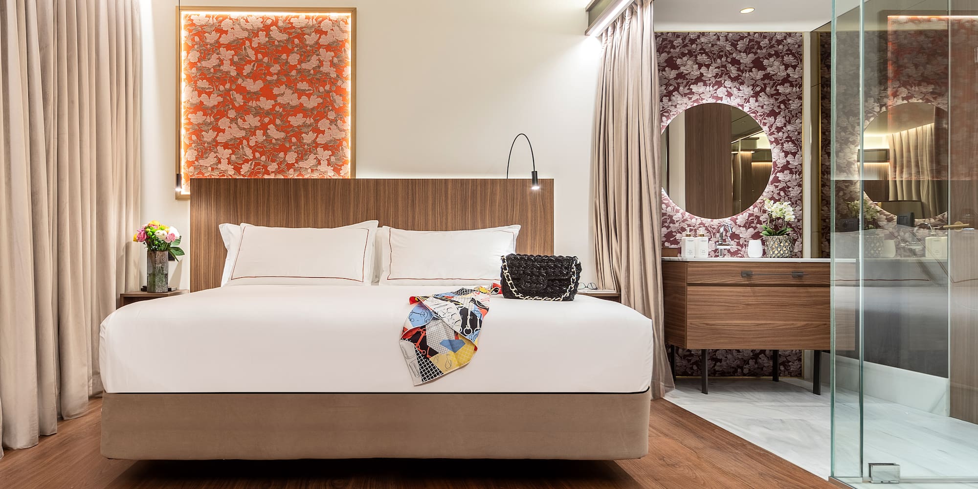 Deluxe Room of the Palazzo Cordusio Gran Melia Hotel with a twin bed and a mirror