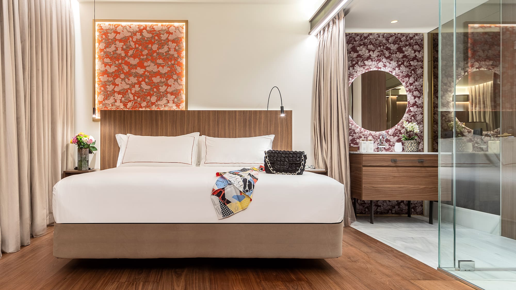 Deluxe Room of the Palazzo Cordusio Gran Melia Hotel with a twin bed and a mirror