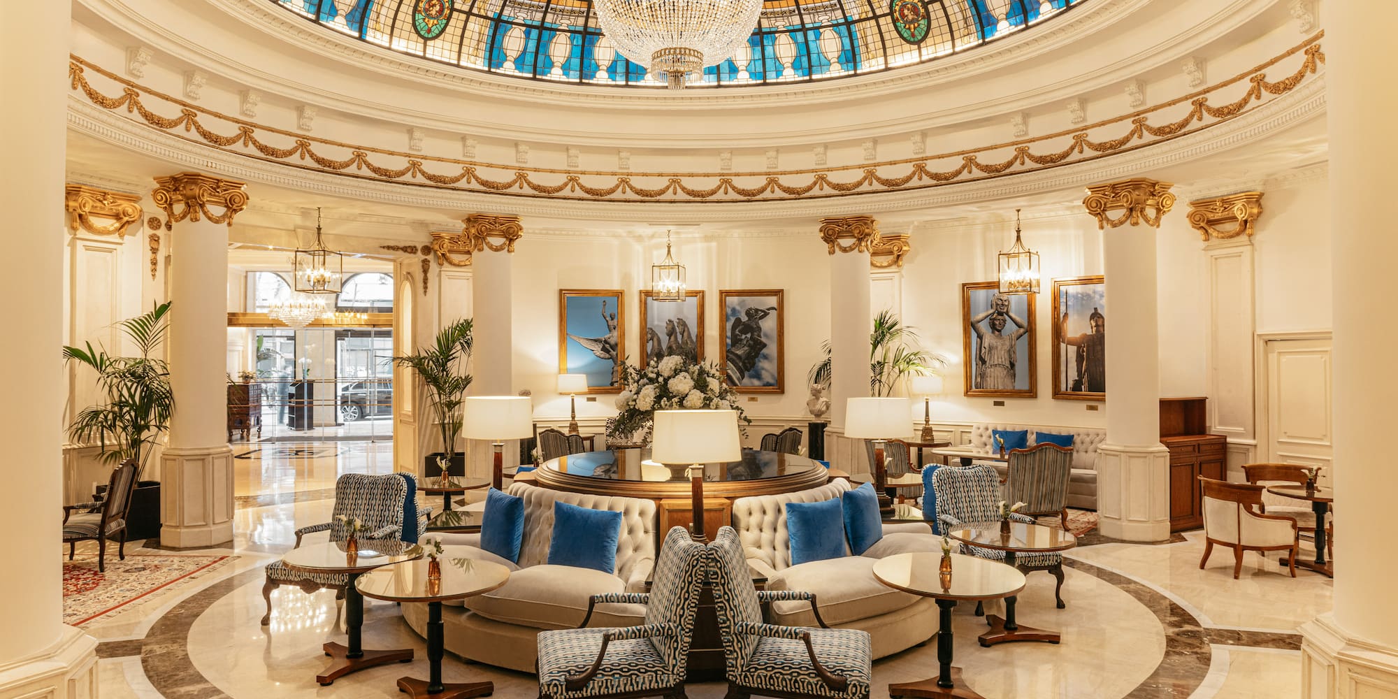 a large room with a round ceiling and a chandelier
