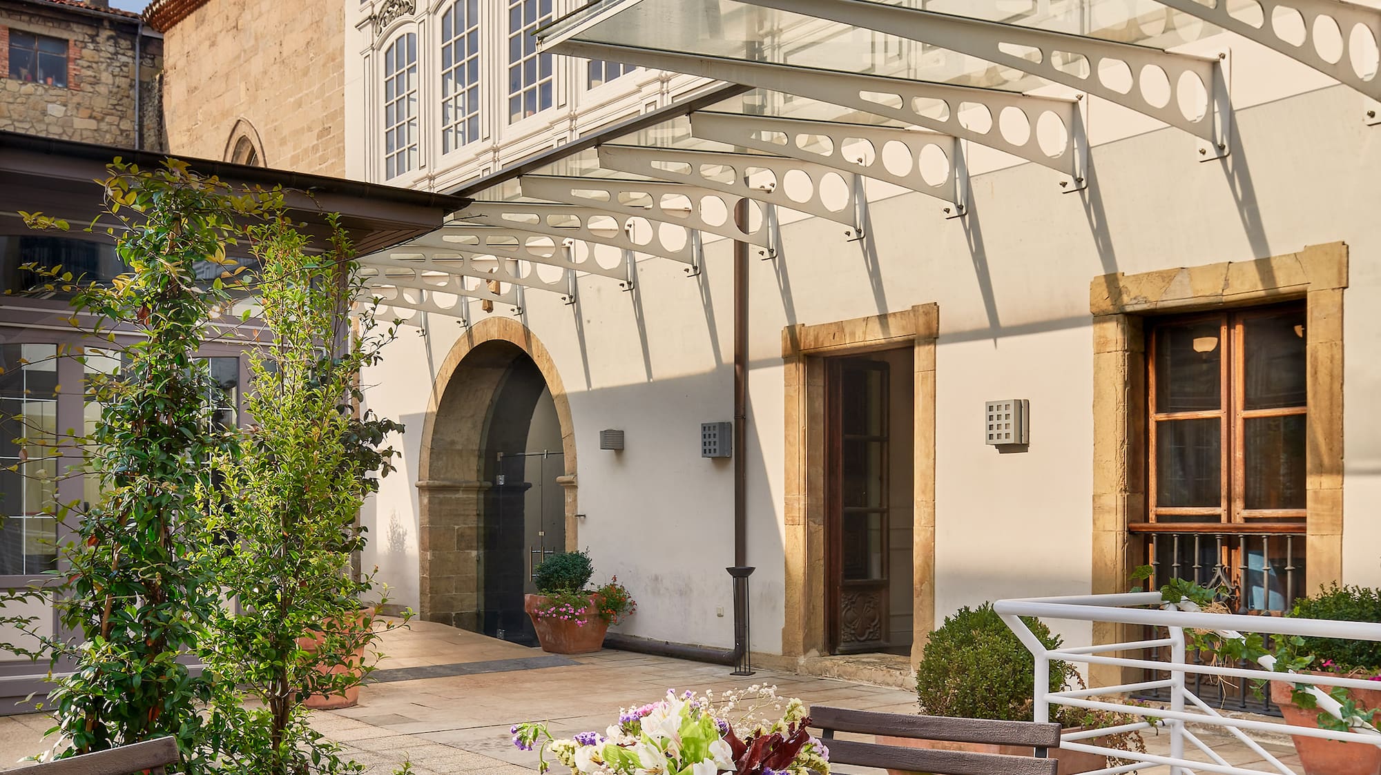 a table with food on it outside of a building