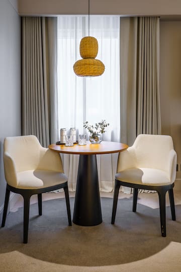 a table with chairs and a lamp
