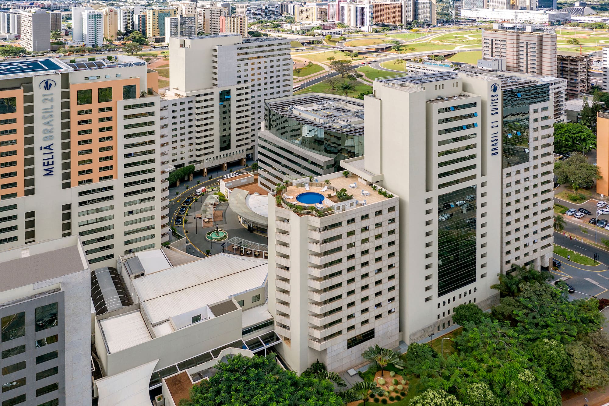 Meliá Brasil 21 and Brasil 21 Suites complex, rooftop pool, Brasília cityscape.