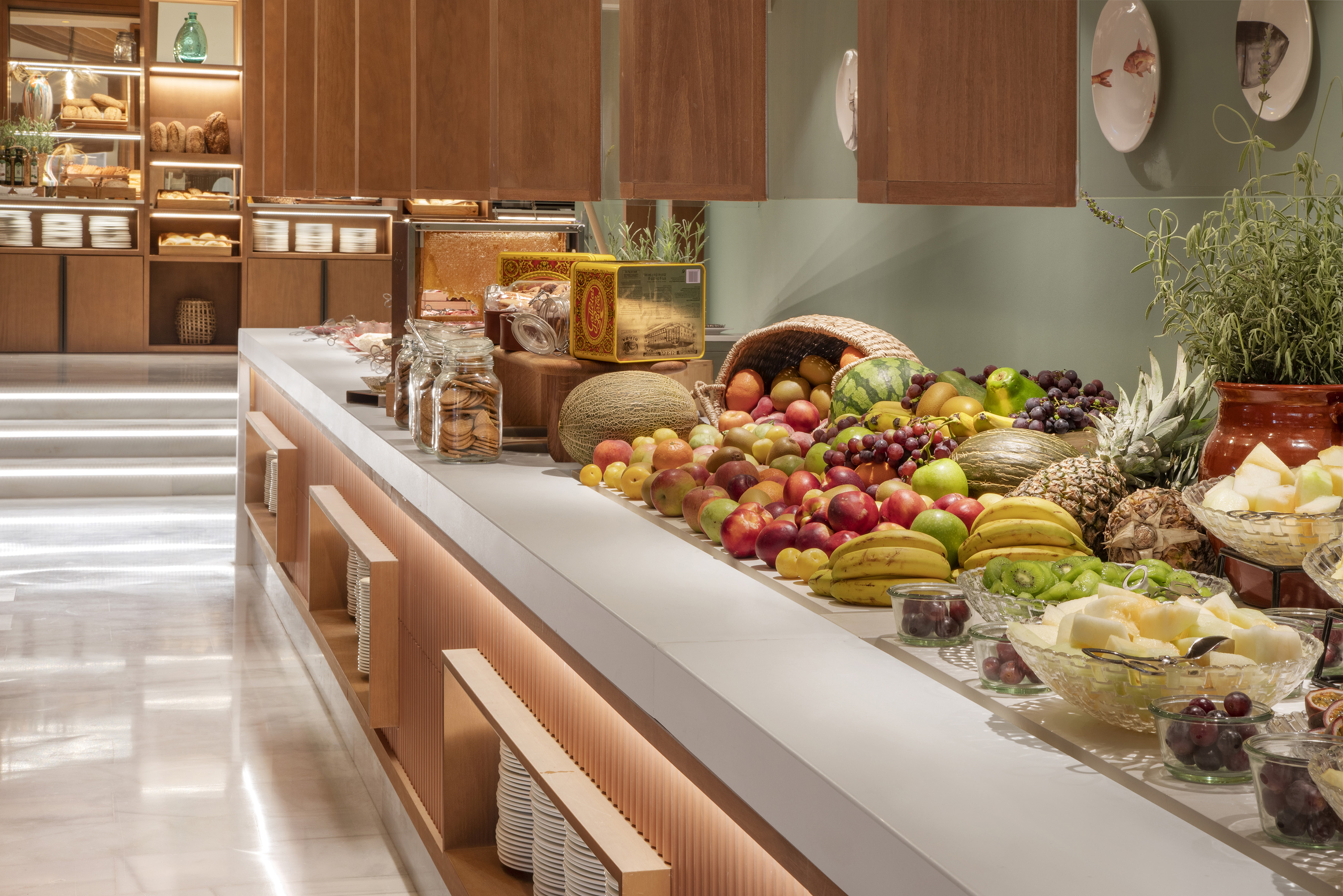 Hotel breakfast buffet with fresh fruit, honey, and cookies.