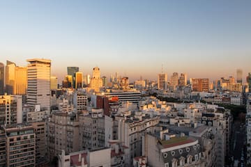 a city skyline with many buildings