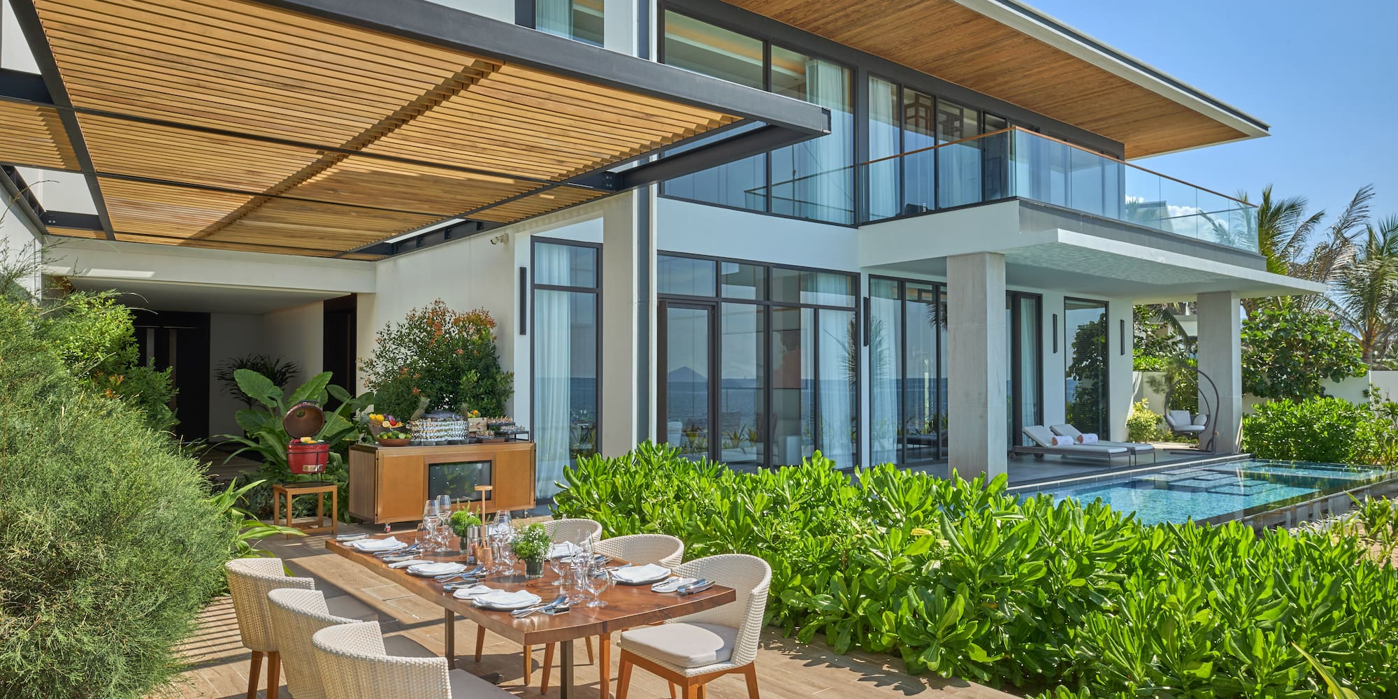 a table and chairs outside of a house