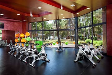 a room with exercise bikes and balloons