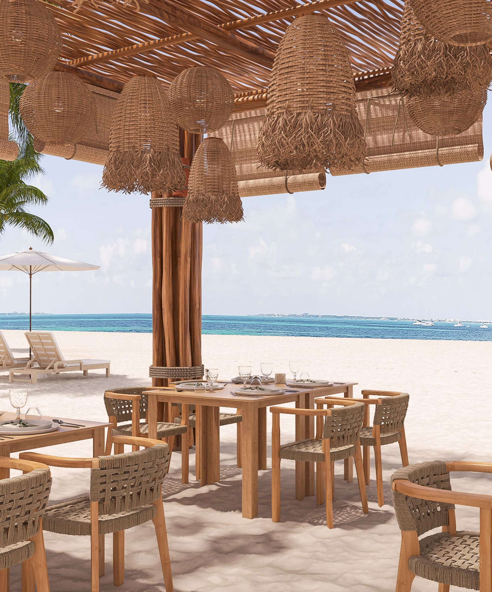 Restaurante de playa tropical con mesas de madera, decoración de mimbre y vistas al mar.