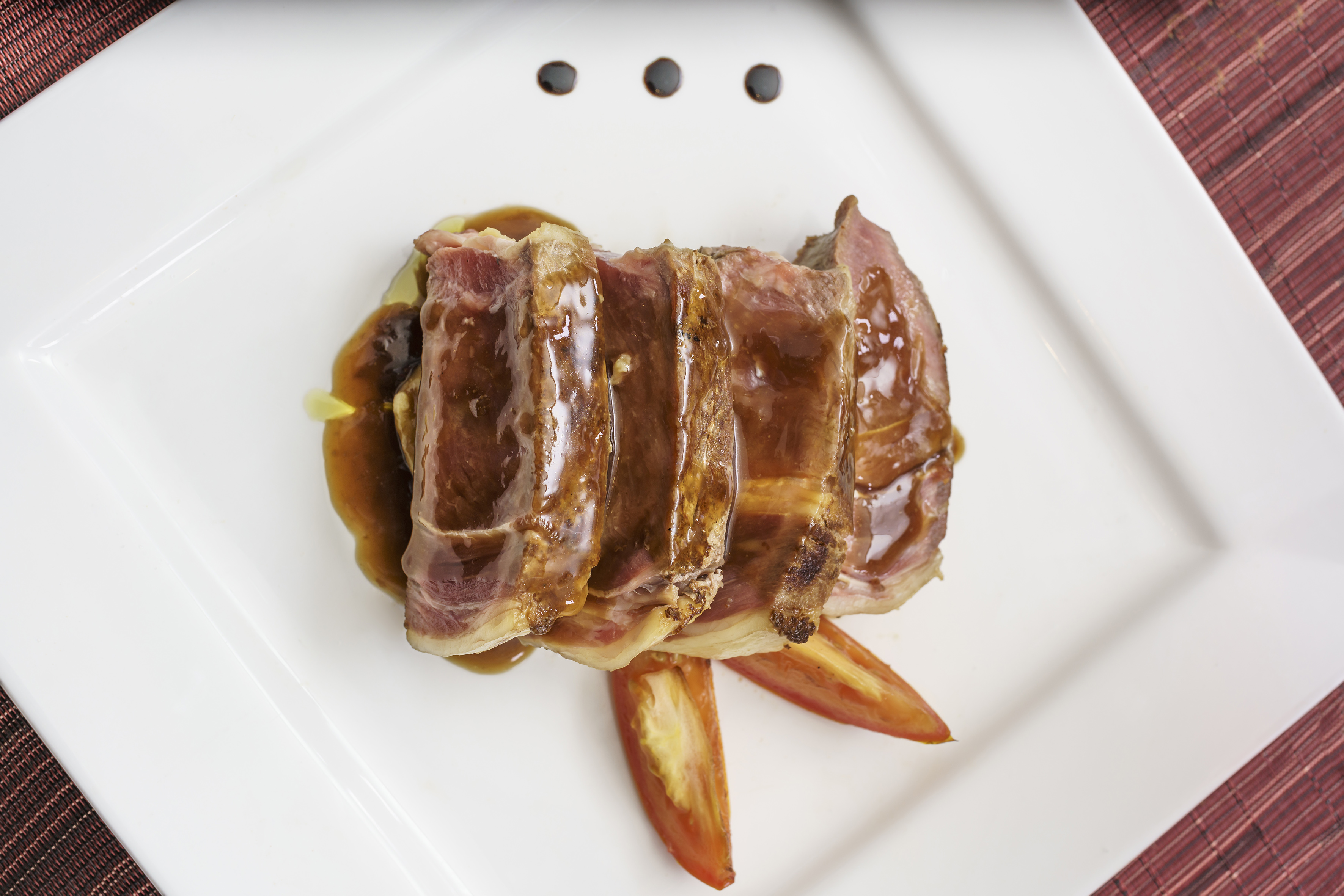 a plate of meat and sauce