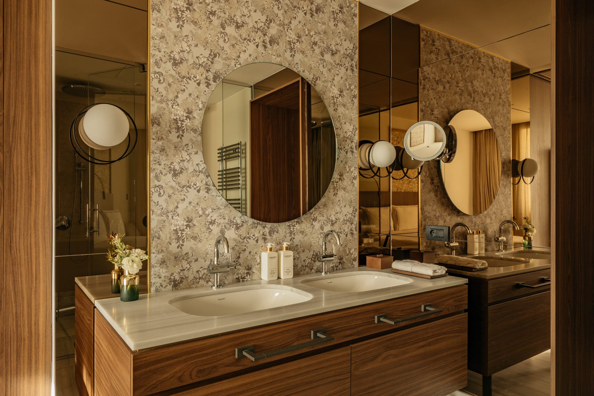 Classic bathroom with a mirror and sink at a Premier Room from the Palazzo Cordusio Gran Melia Hotel