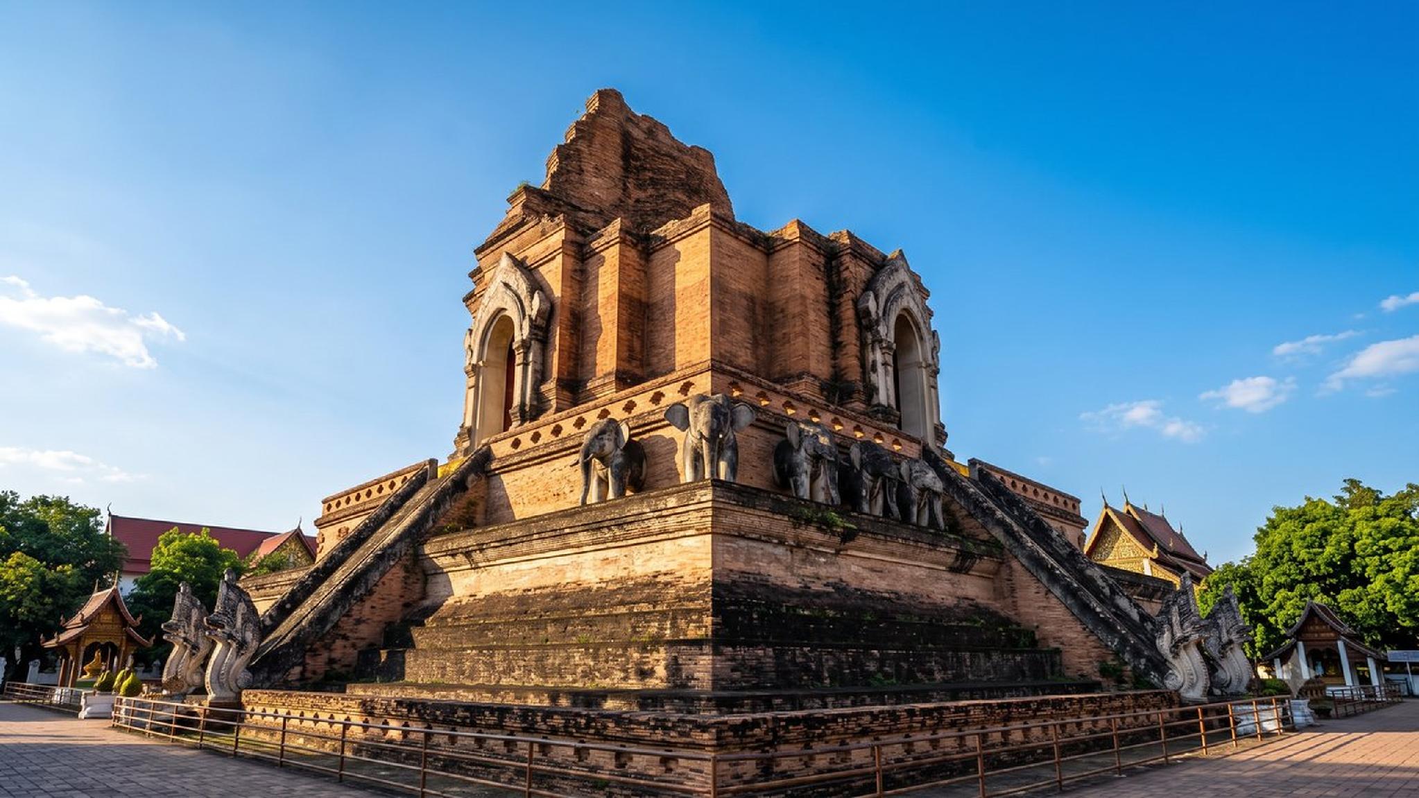 Wat Chedi Luang temple, Chiang Mai. Ancient brick stupa with elephant statues.