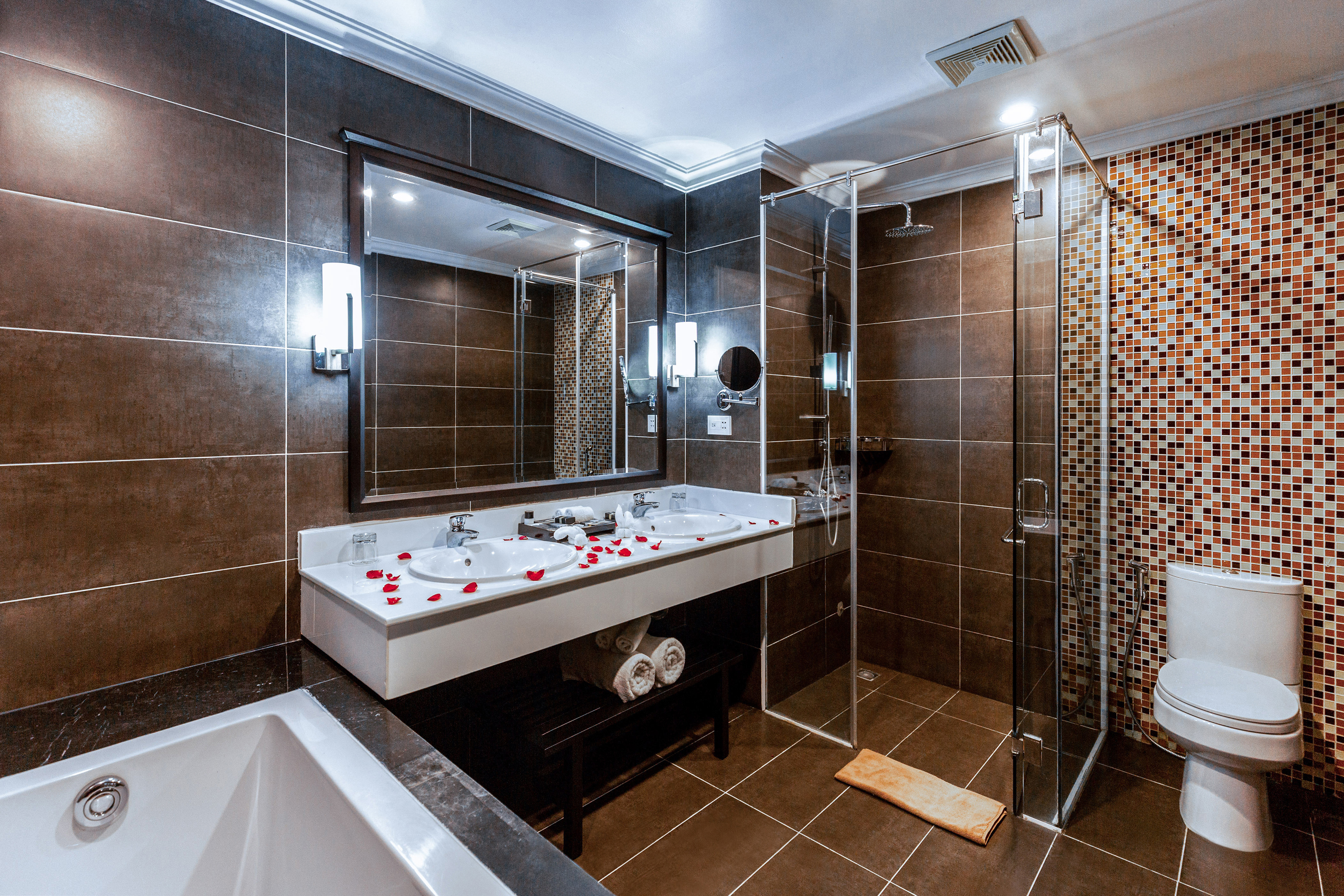 Modern tiled bathroom with double vanity, walk-in shower, and bathtub. - Executive Suite - Hotel Sapa Square Affiliated by Meliá, Sapa