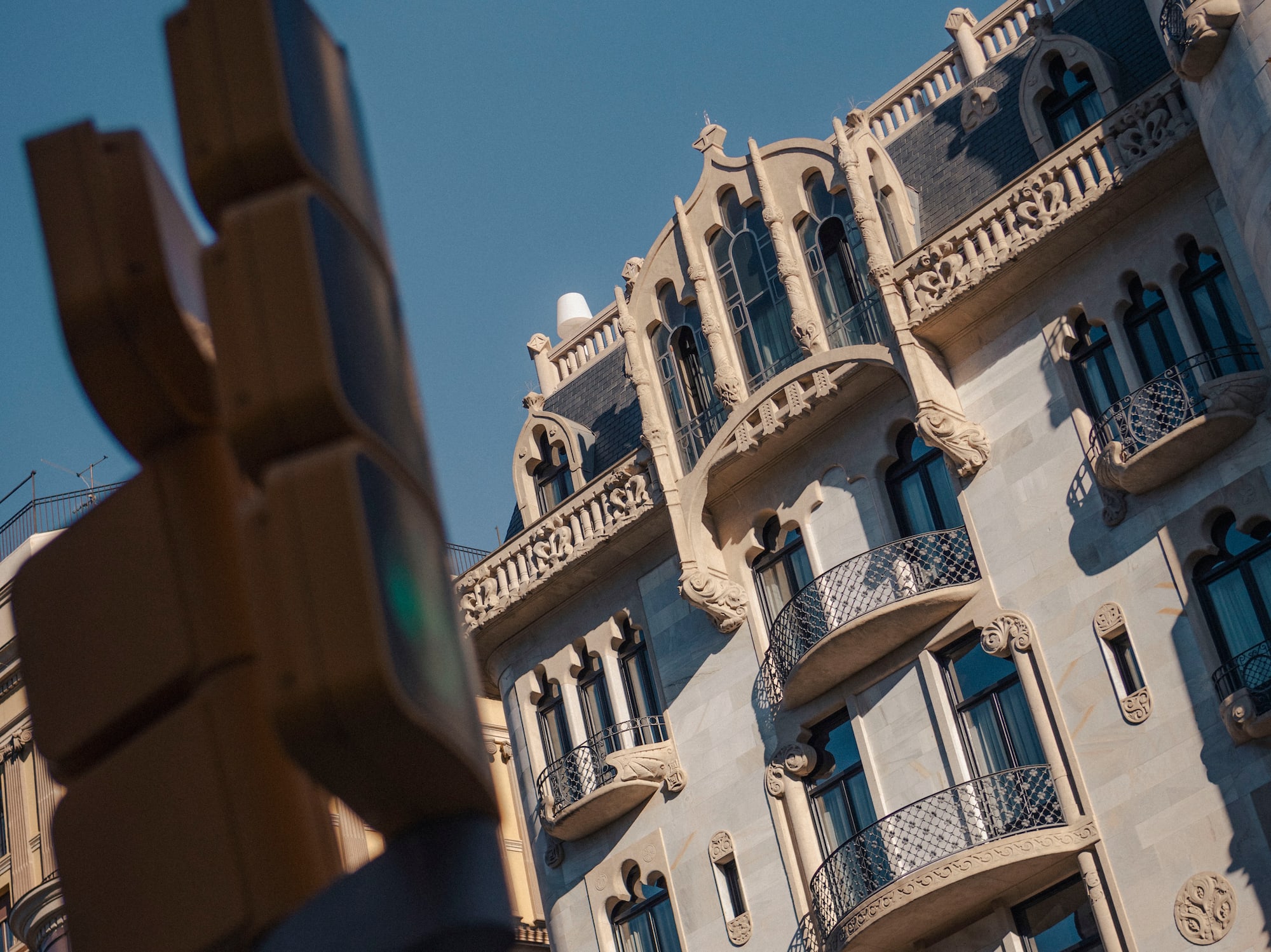 a traffic light next to a building