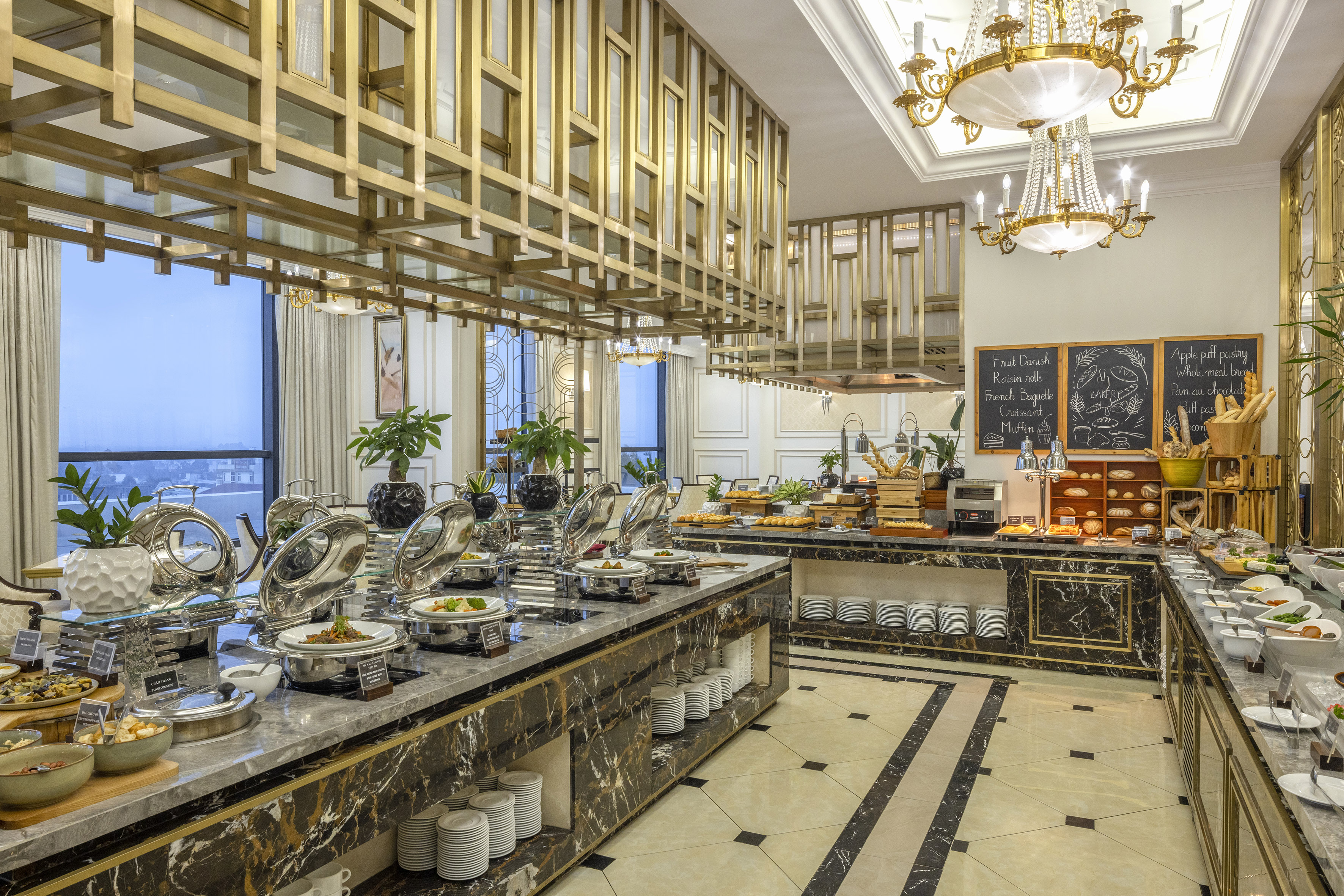 Elegant hotel buffet featuring hot food, fresh bakery, and opulent decor.