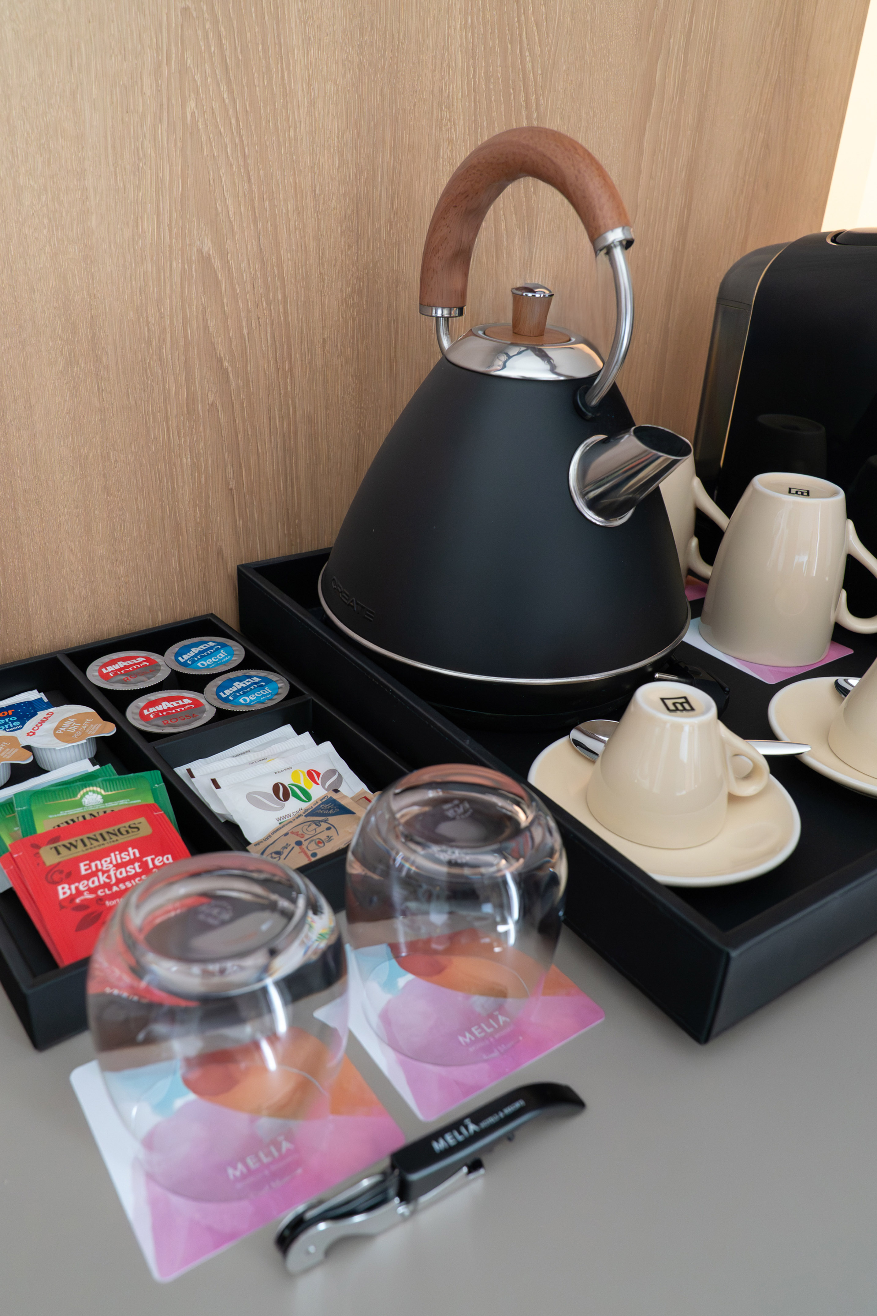 Meliá hotel coffee/tea station with black kettle, Lavazza pods, Twinings tea.