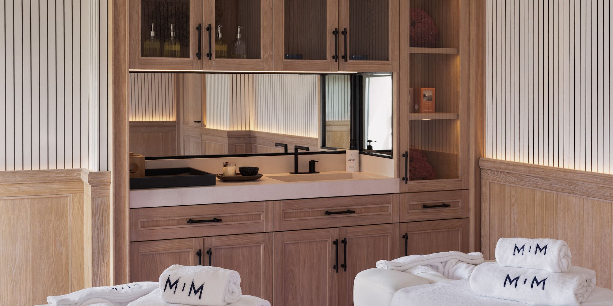 a room with white towels and a mirror