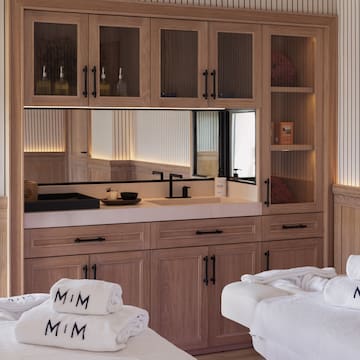 a room with white towels and a mirror