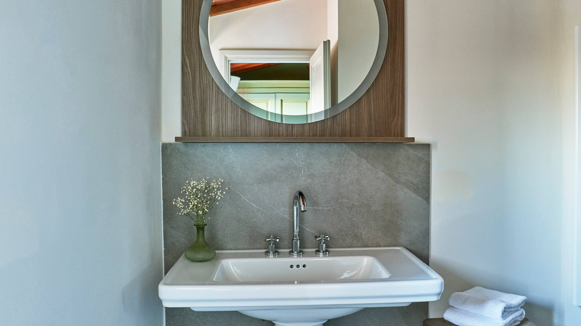 a sink and mirror in a bathroom