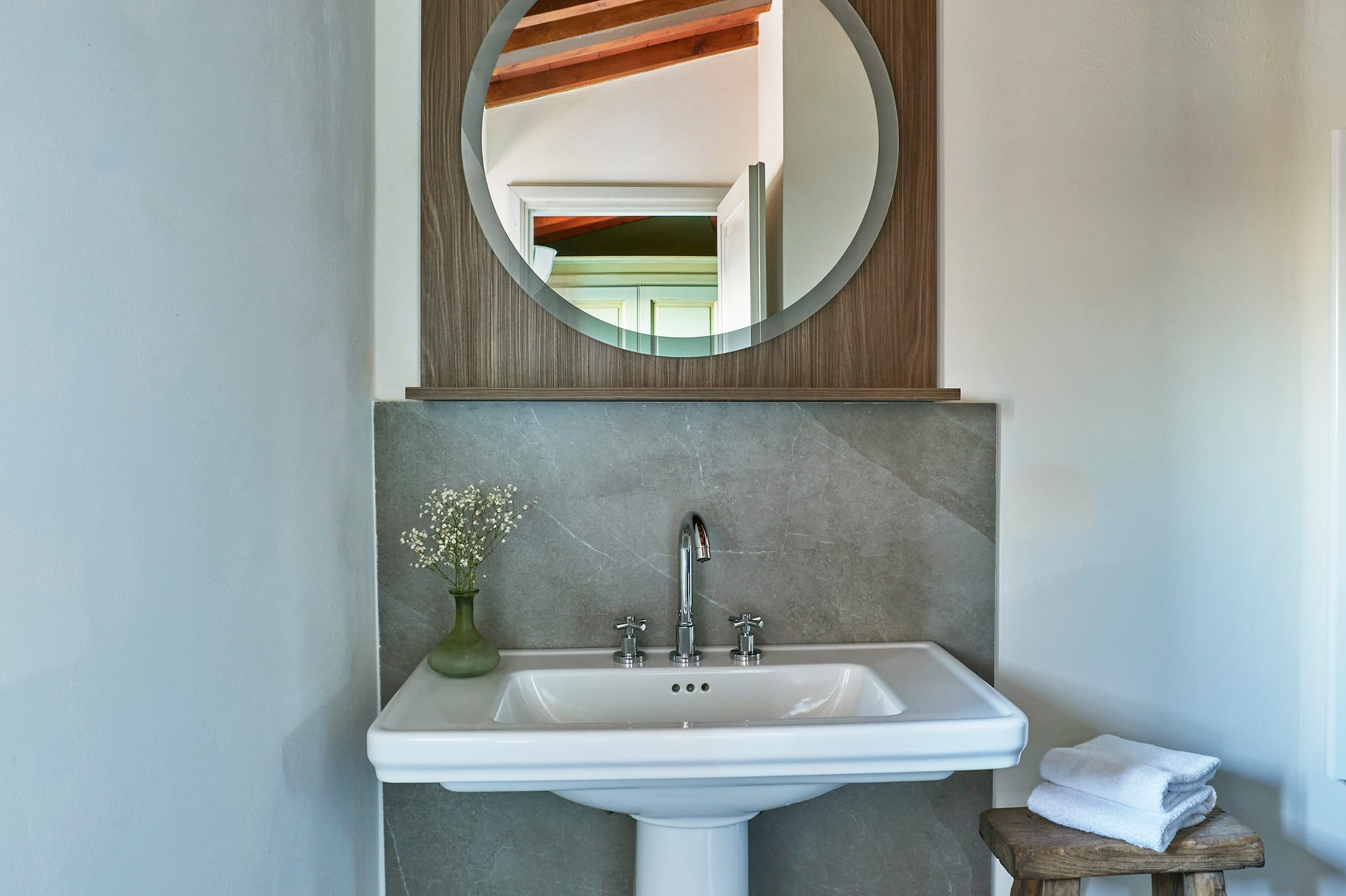 a sink and mirror in a bathroom