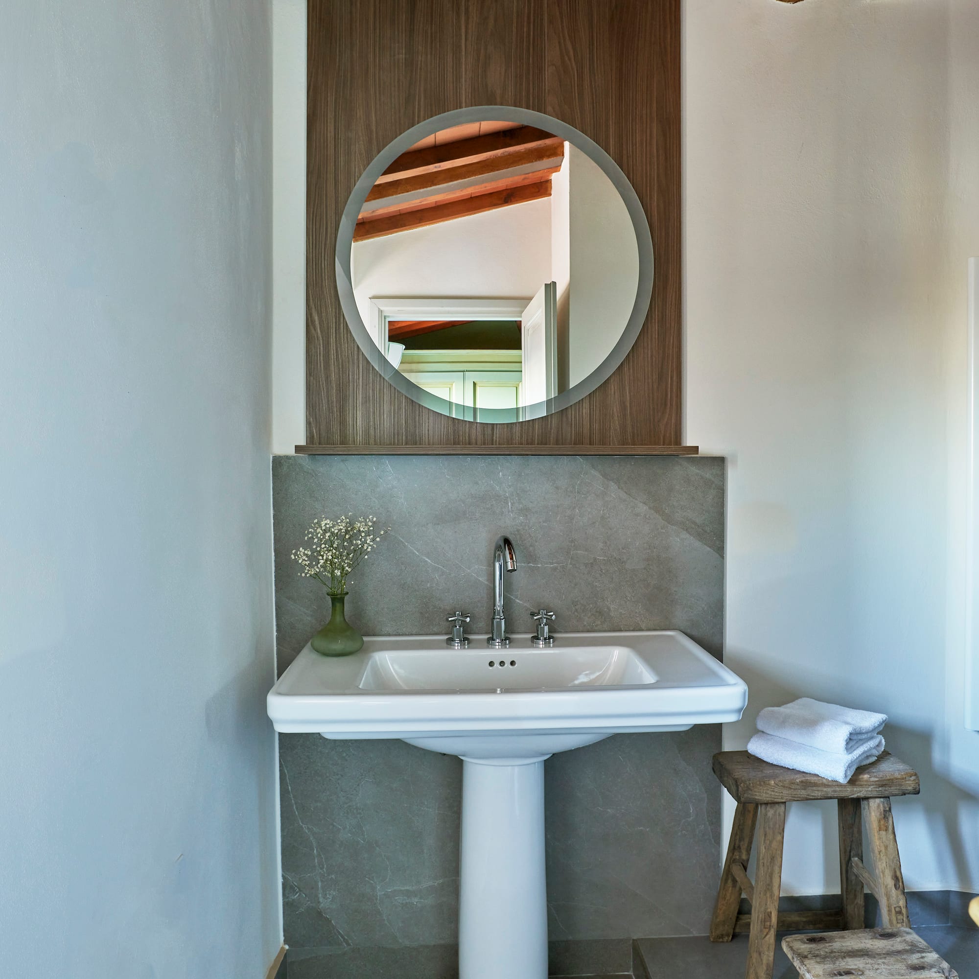 a sink and mirror in a bathroom
